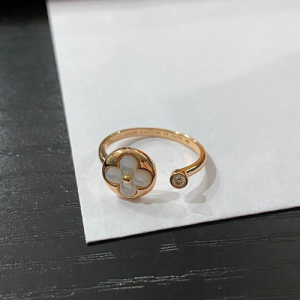 루이비통 반지 L5621 2020/신상 (사이즈 카톡상담) (정품과 비교가능한 퀄리티)