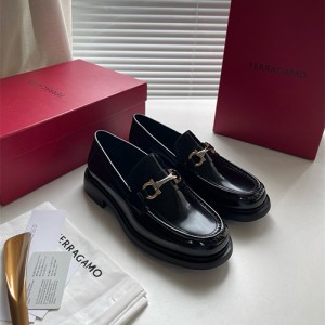 페레가모 남성용 로퍼 F30983-2 2024/신상