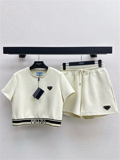 프라다 반팔 티셔츠 반바지 세트 P43304 2025/신상