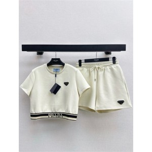 프라다 반팔 티셔츠 반바지 세트 P43304 2025/신상