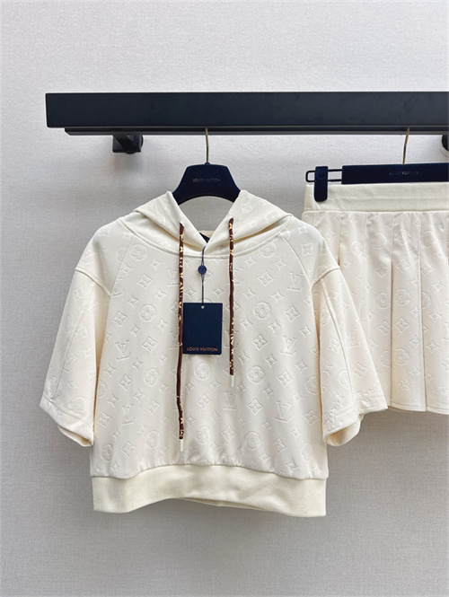 루이비통 후드티 스커트 세트 L53805 2025/신상