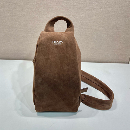 프라다 스웨이드 백팩 2VZ114 2025/신상
