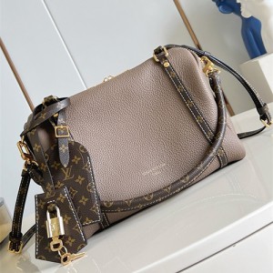 루이비통 크로스백 M13667 2025/신상