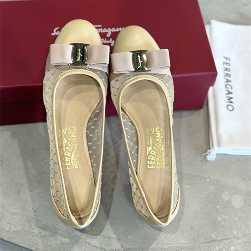 페레가모 여성용 단화 (굽높이3.5CM) F64805-1 2025/신상