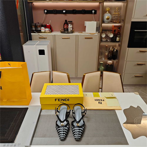 펜디 여성용 샌들 (굽높이4CM) F93537-1 2025/신상