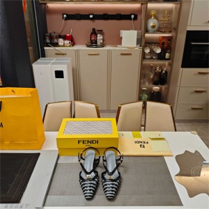 펜디 여성용 샌들 (굽높이4CM) F93537-1 2025/신상