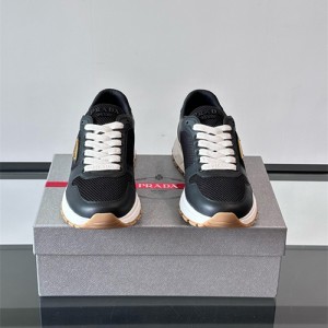 프라다 남성용 스니커즈 P97931-2 2025/신상