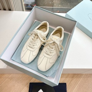 프라다 여성용 스니커즈 P68033-2 2025/신상