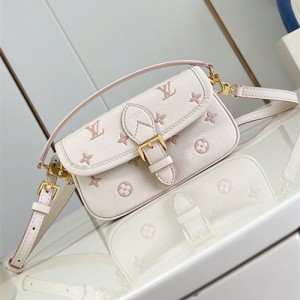 루이비통 나노 다이앤 바이 컬러 크로스백 M83300 2025/신상