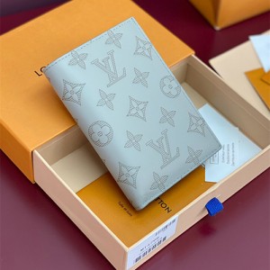 루이비통 패스포트 커버 여권지갑 M14798 2025/신상