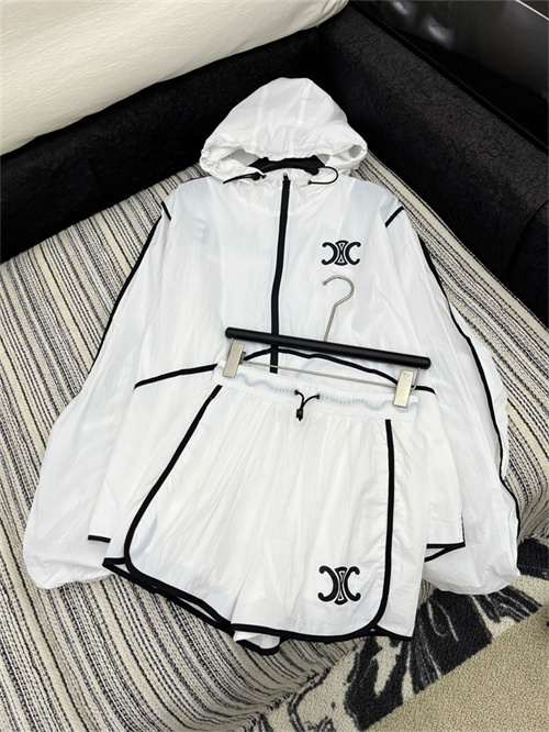 셀린느 후드 트레이닝 세트 C32901 2025/신상