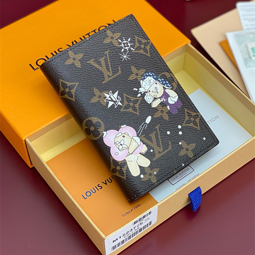 루이비통 윈터컬렉션 여권지갑 M12237 2025/신상