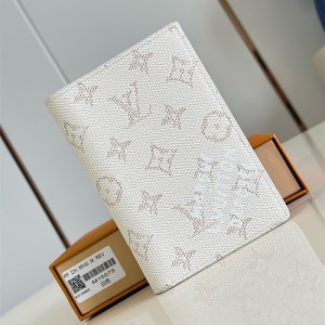 루이비통 여권지갑 M15075 2025/신상