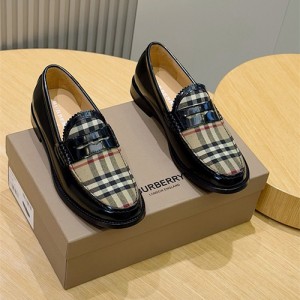 버버리 남성용 로퍼 B78634-1 2025/신상