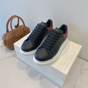 알렉산더맥퀸 남여공용 스니커즈 M18546-1 2025/신상