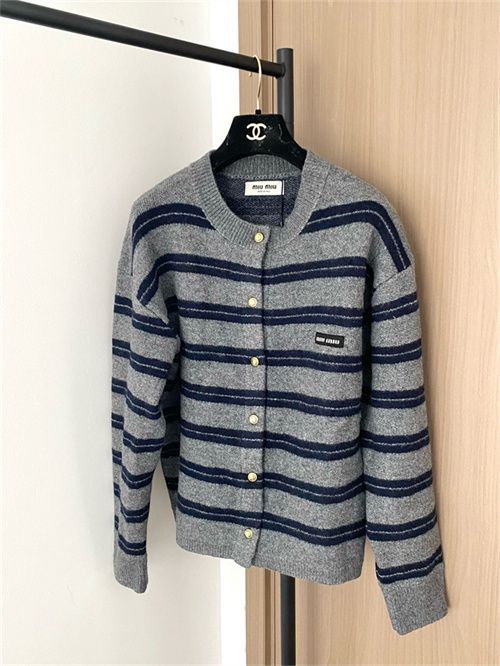 미우미우 긴팔 가디건 M12406 2025/신상
