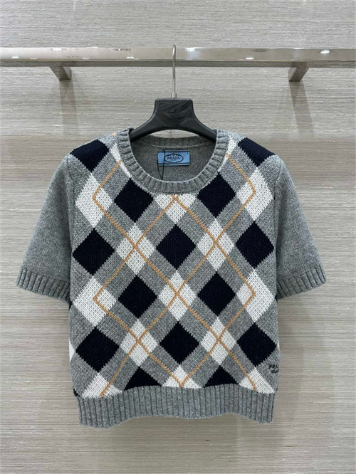 프라다 반팔 니트 P82355 2025/신상