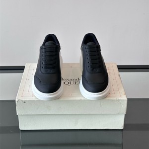 알렉산더맥퀸 남여공용 스니커즈 M28746-1 2025/신상