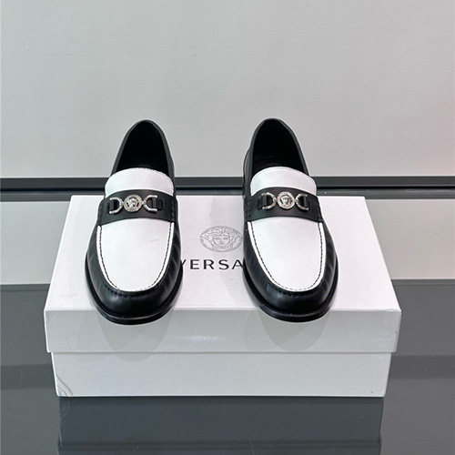 베르사체 남성용 로퍼 V86349-1 2025/신상