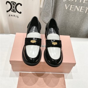 미우미우 여성용 로퍼 M74902-2 2025/신상