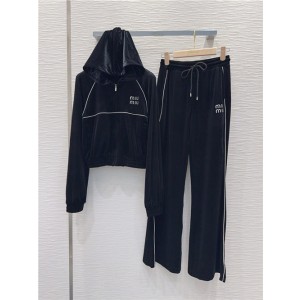 미우미우 후드 트레이닝 세트 M54306 2025/신상