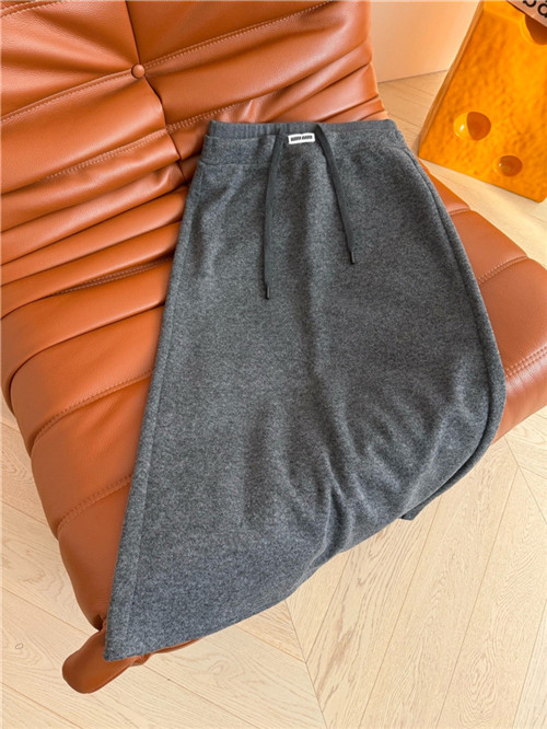 미우미우 스커트 M32608 2025/신상