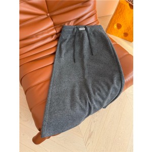 미우미우 스커트 M32608 2025/신상