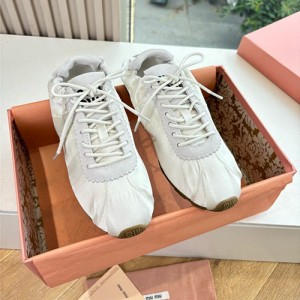 미우미우 여성용 스니커즈 M50856-2 2025/신상