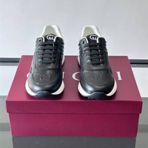 구찌 남성용 스니커즈 G82825-2 2026/신상
