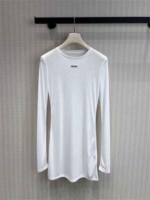 미우미우 긴팔 티셔츠 M91701 2026/신상