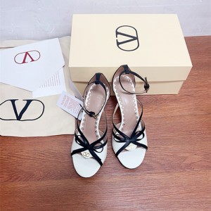 발렌티노 여성용 샌들 (굽높이8.5CM) V46553-1 2026/신상