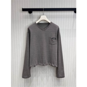 미우미우 긴팔 티셔츠 M71997 2026/신상
