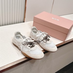 미우미우 여성용 스니커즈 M56068-1 2026/신상