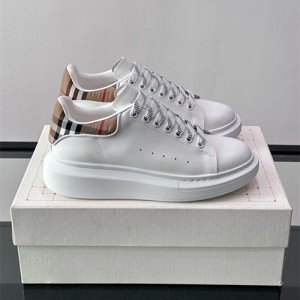 알렉산더맥퀸 남여공용 스니커즈 M18666-2 2026/신상