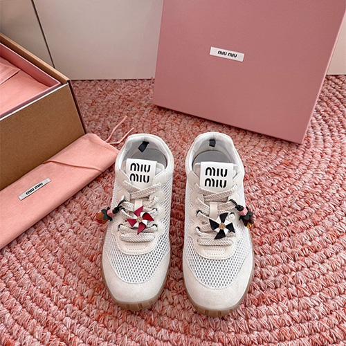 미우미우 여성용 스니커즈 M56076-2 2026/신상